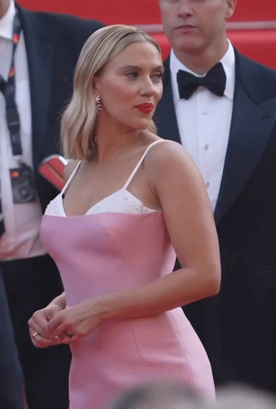 Scarlett Johansson Maakt Zeldzame Verschijning In Cannes Scarlett Johansson Maakt Zeldzame Verschijning In Cannes